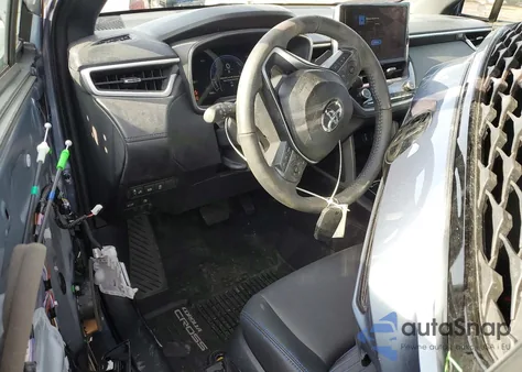 2025 Toyota Corolla Cross Hybrid Xse z USA, uszkodzony, nr VIN 7MUFBABG9SV088489